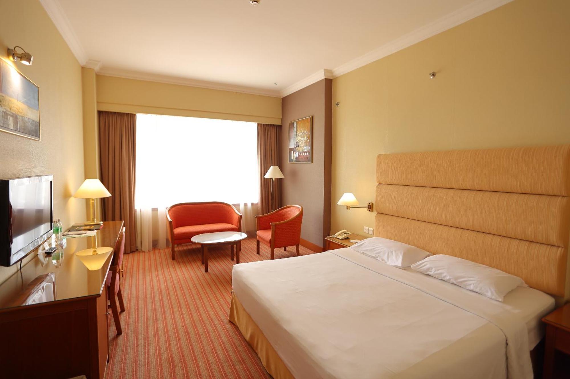 Dynasty Hotel 4*